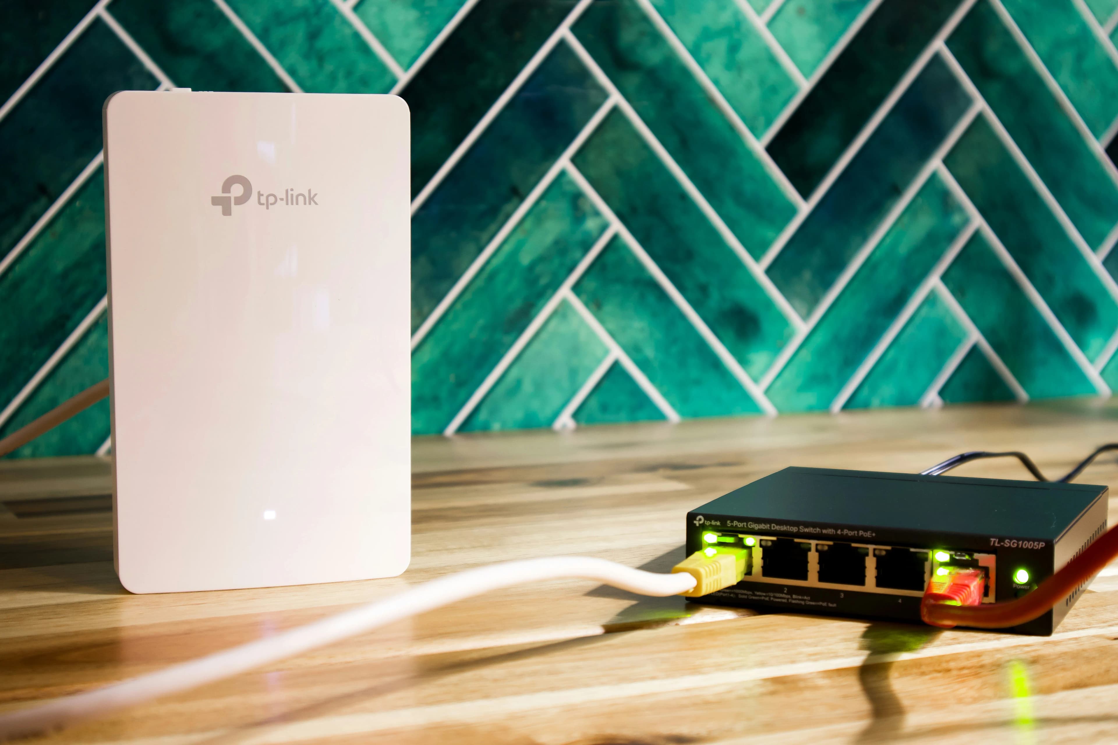PoE network switch and access point for building automation