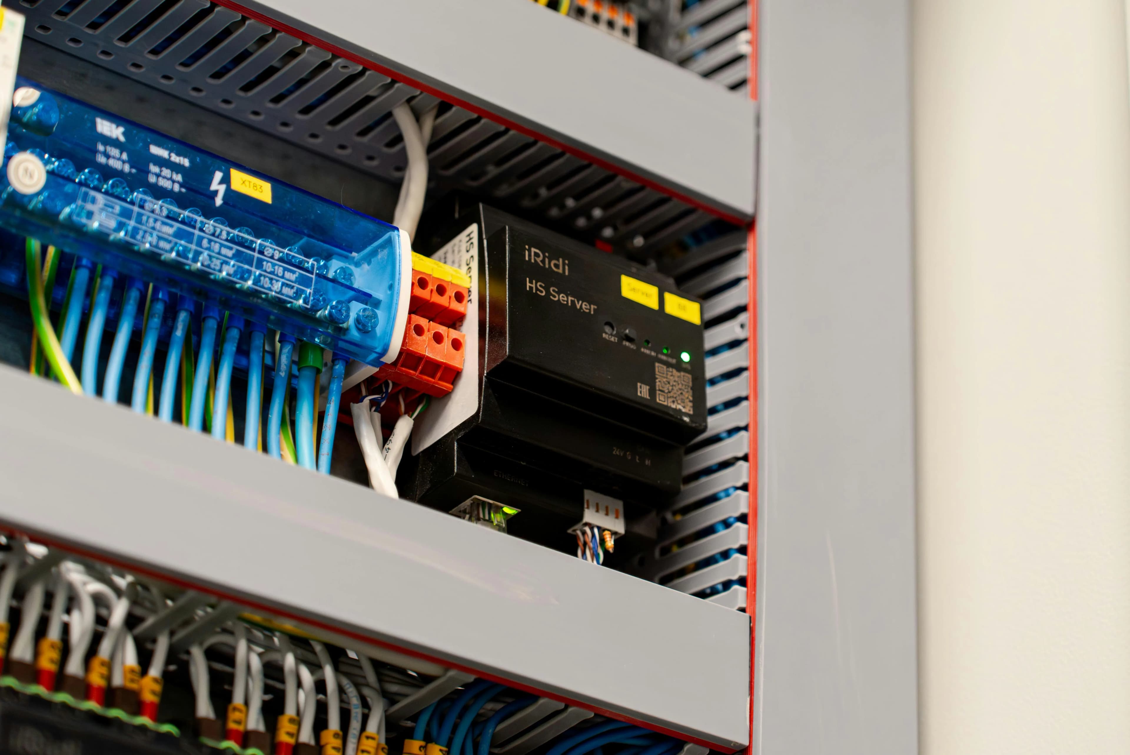 Building automation control panel with structured wiring and server module