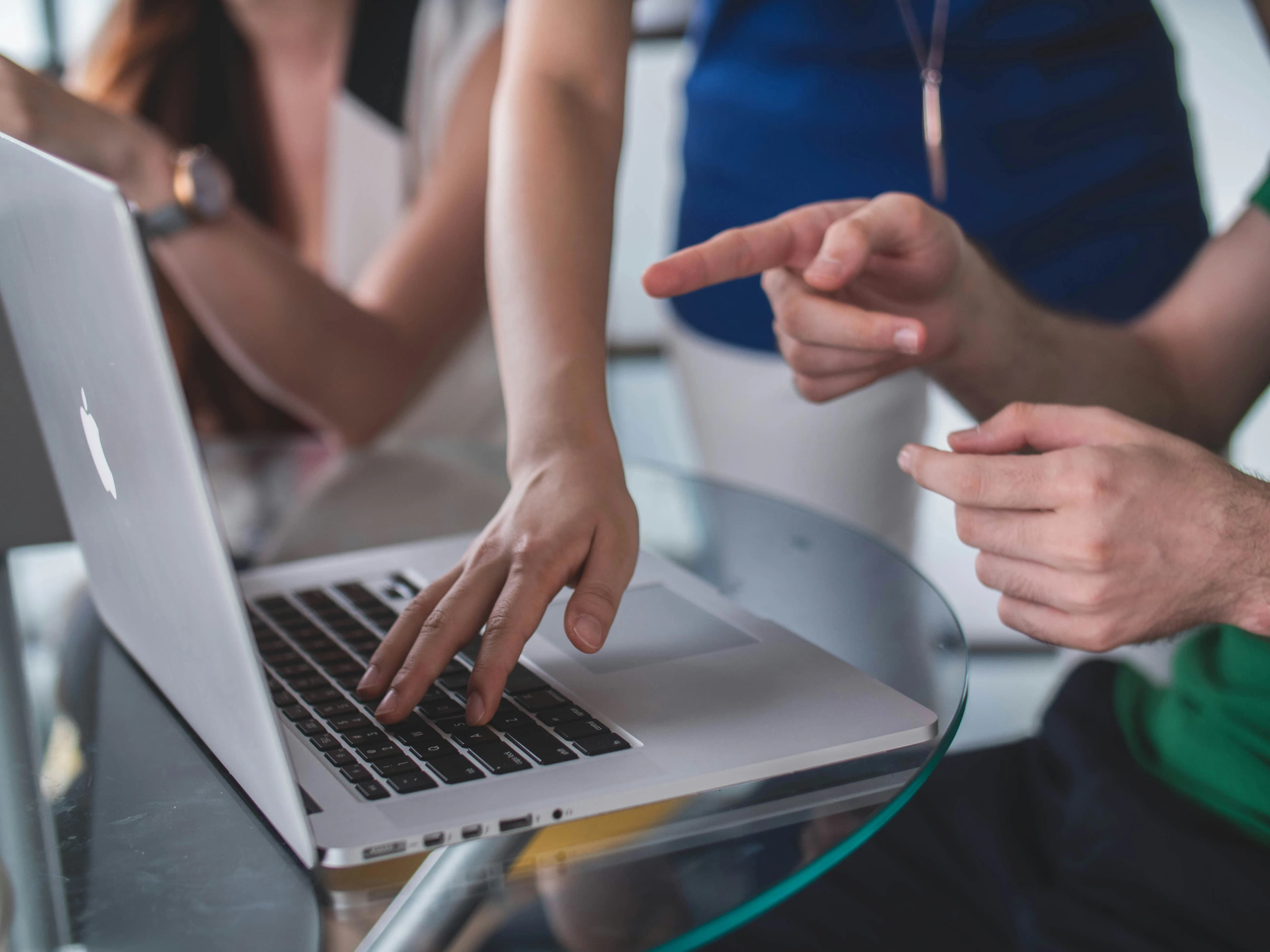 Team collaborating around a laptop during a consulting session